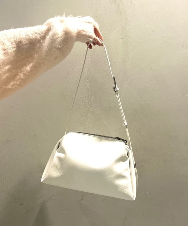 須賀さんの「BEAMS WOMEN｜ピンストライプ ストライプ 2タック パンツ」を使ったコーディネート