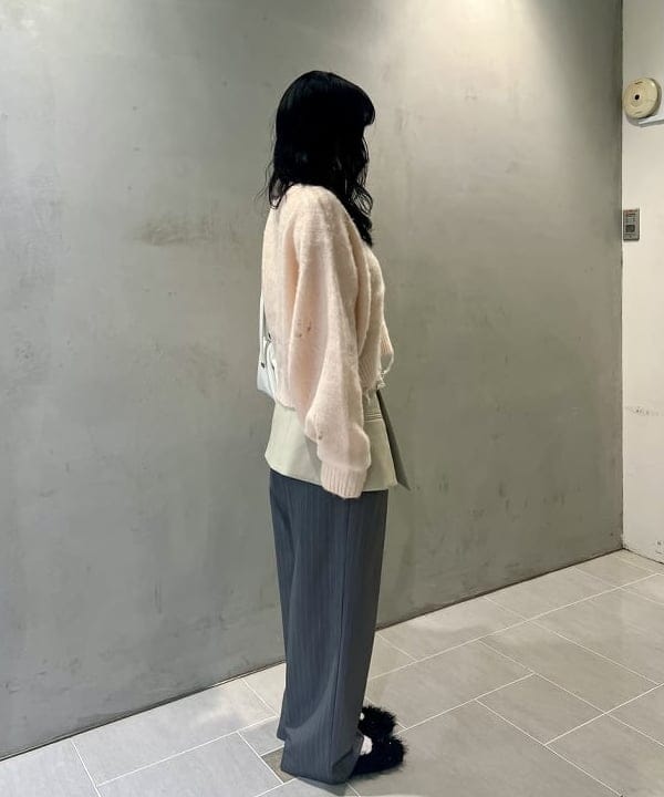 須賀さんの「BEAMS WOMEN｜ピンストライプ ストライプ 2タック パンツ」を使ったコーディネート