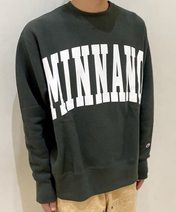 流聖さんの「BEAMS WOMEN｜【別注】Champion × MIN-NANO / ロゴ クルーネック スウェット」を使ったコーディネート
