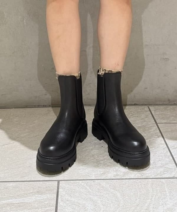 シロヤマさんの「BEAMS WOMEN｜カット コーデュロイ バイカー ショーツ」を使ったコーディネート