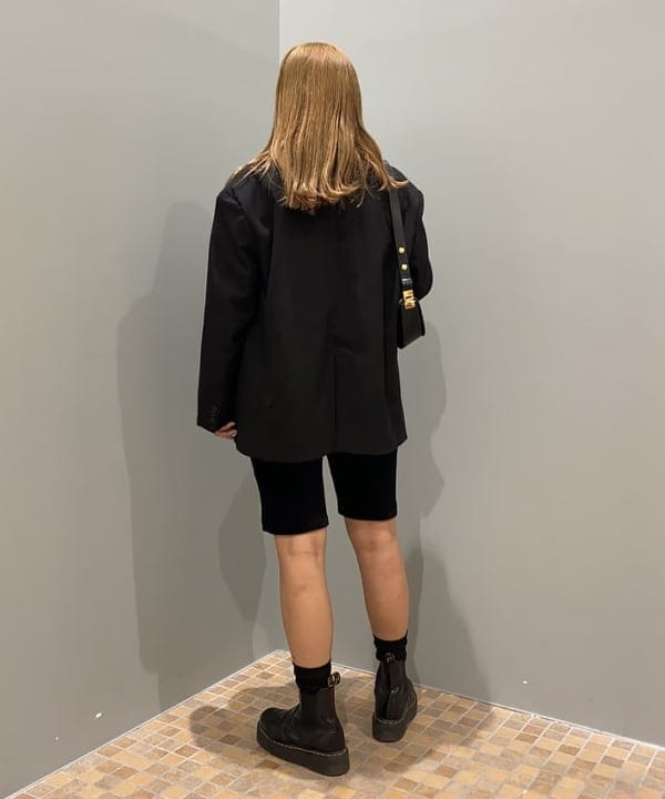 福田 まみさんの「BEAMS WOMEN｜カット コーデュロイ バイカー ショーツ」を使ったコーディネート