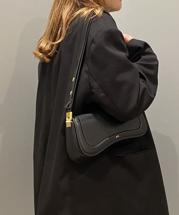 福田 まみさんの「BEAMS WOMEN｜カット コーデュロイ バイカー ショーツ」を使ったコーディネート