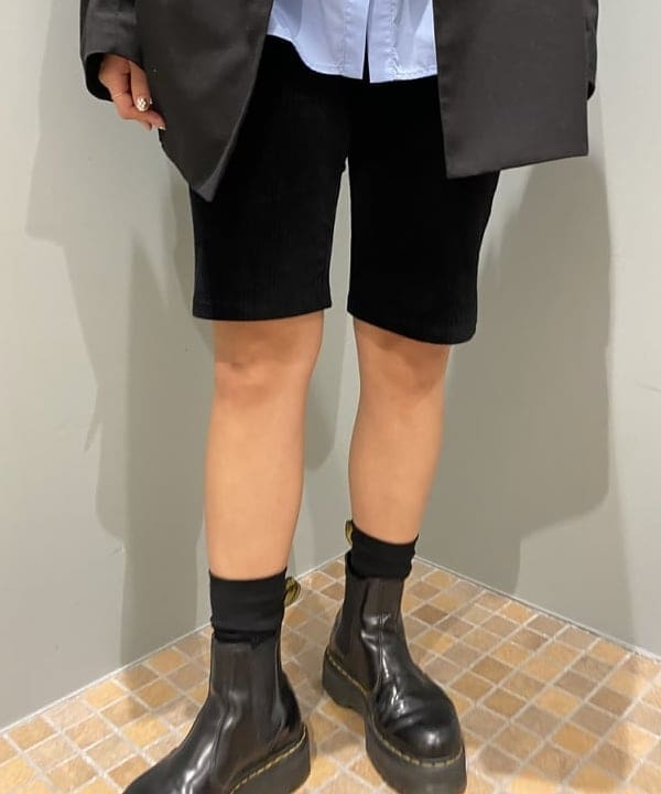 福田 まみさんの「BEAMS WOMEN｜カット コーデュロイ バイカー ショーツ」を使ったコーディネート