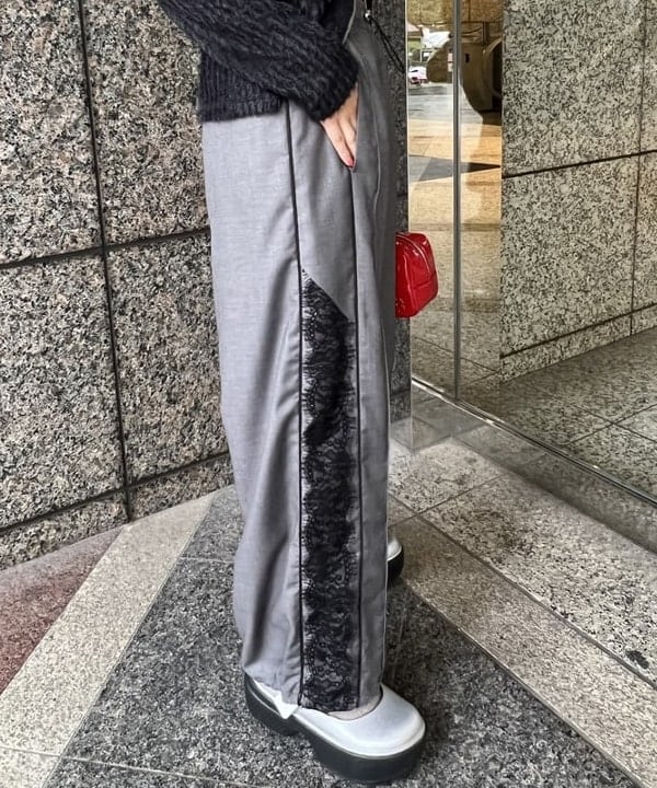 あさひさんの「BEAMS WOMEN｜サイド レース ラインパンツ」を使ったコーディネート
