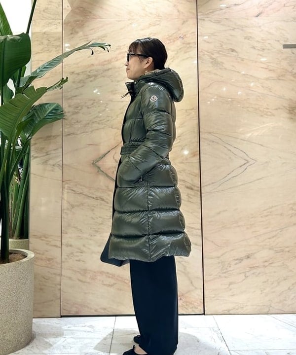 西村 章代さんの「BEAMS WOMEN｜CHRISTIAN VILLA / 別注 スタッズ ボストンバッグ」を使ったコーディネート
