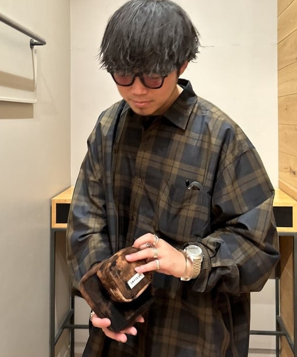 三宅 康平さんの「BEAMS WOMEN｜BEAMS PLUS / 2プリーツ コーデュロイ トラウザーズ」を使ったコーディネート
