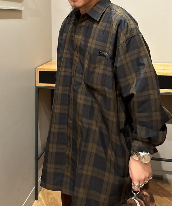 三宅 康平さんの「BEAMS WOMEN｜BEAMS PLUS / 2プリーツ コーデュロイ トラウザーズ」を使ったコーディネート