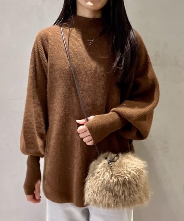 五十峯 さよさんの「BEAMS WOMEN｜フェイクファー ポーチバッグ」を使ったコーディネート