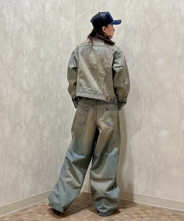 トラ吉さんの「BEAMS WOMEN｜【別注】Lee / WIDE FADE BAGGY JEANS」を使ったコーディネート