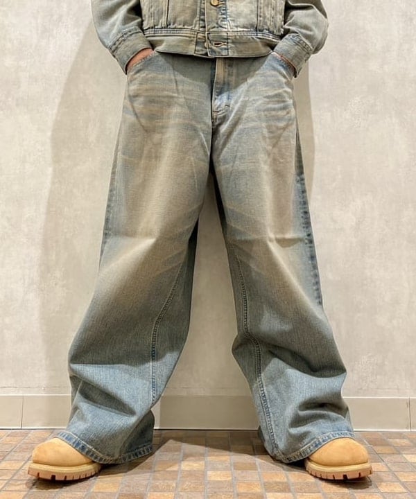 トラ吉さんの「BEAMS WOMEN｜【別注】Lee / WIDE FADE BAGGY JEANS」を使ったコーディネート