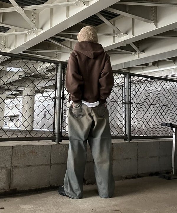 ホサカさんの「BEAMS WOMEN｜【別注】Lee / WIDE FADE BAGGY JEANS」を使ったコーディネート