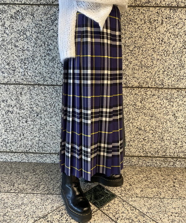 福田 まみさんの「BEAMS WOMEN｜O’NEIL OF DUBLIN / 別注 ウール クレイジー マキシスカート」を使ったコーディネート