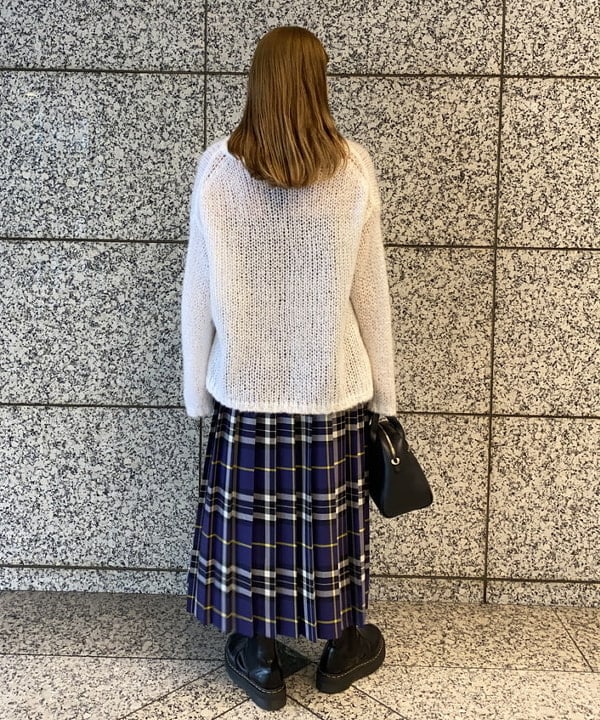 福田 まみさんの「BEAMS WOMEN｜O’NEIL OF DUBLIN / 別注 ウール クレイジー マキシスカート」を使ったコーディネート