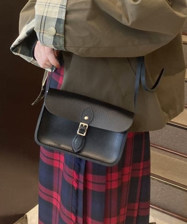 蒲原 捺美さんの「BEAMS WOMEN｜丸胴 テレコ 長袖 Tシャツ」を使ったコーディネート