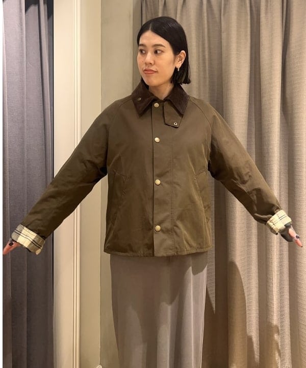 岡 妃呂美さんの「BEAMS WOMEN｜BARBOUR / 別注 TRANSPORT ジャケット」を使ったコーディネート