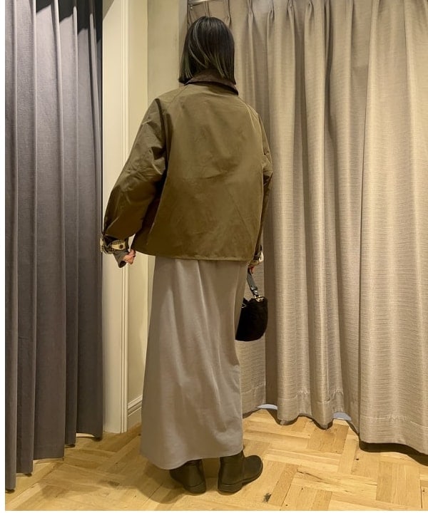 岡 妃呂美さんの「BEAMS WOMEN｜BARBOUR / 別注 TRANSPORT ジャケット」を使ったコーディネート