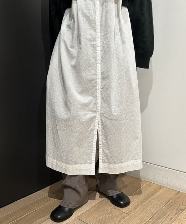 安藤 菜央さんの「BEAMS WOMEN｜ミリタリー ニットパンツ」を使ったコーディネート