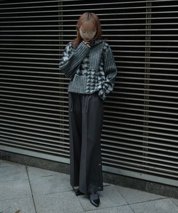 加歩さんの「BEAMS WOMEN｜RBS / キリカエ チェック ハイネック ニット」を使ったコーディネート
