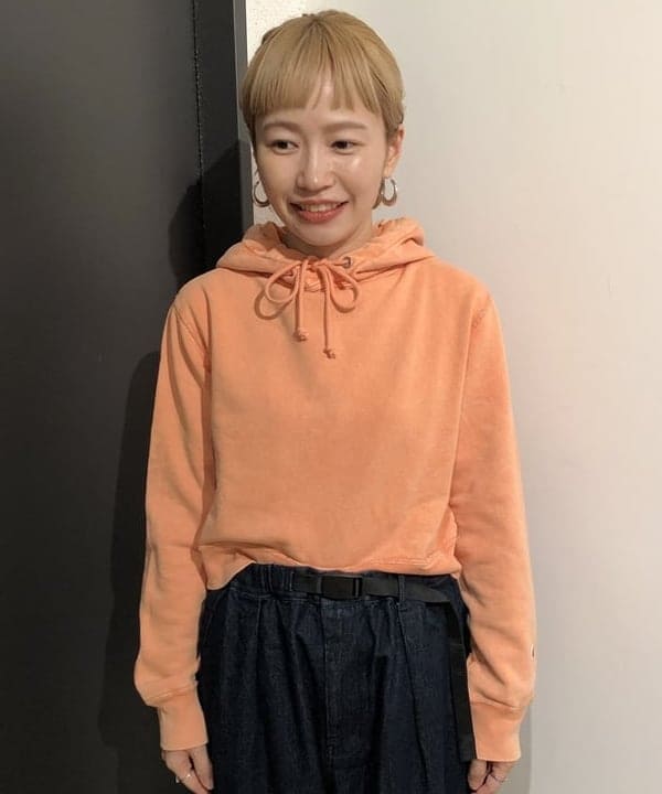 おはぎ(萩原)さんの「BEAMS WOMEN｜Champion / 別注 フーデッド  スウェット」を使ったコーディネート