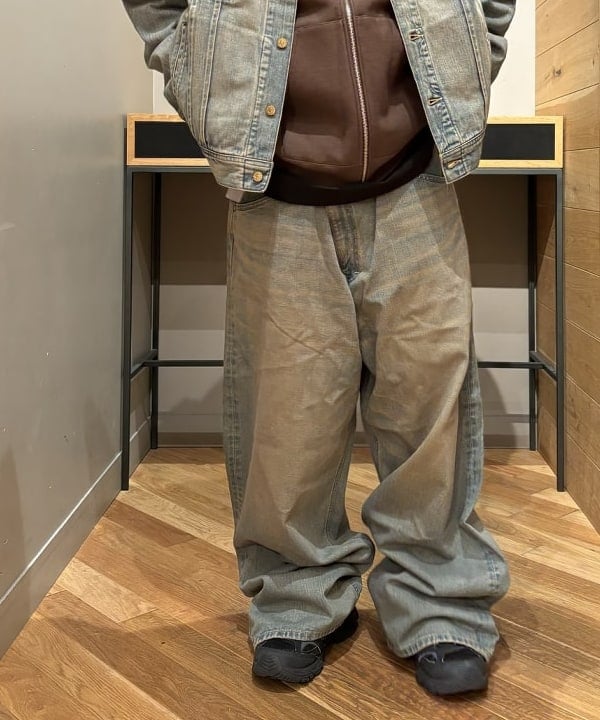 三宅 康平さんの「BEAMS WOMEN｜【別注】Lee / WIDE FADE BAGGY JEANS」を使ったコーディネート