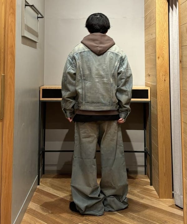 三宅 康平さんの「BEAMS WOMEN｜【別注】Lee / WIDE FADE BAGGY JEANS」を使ったコーディネート