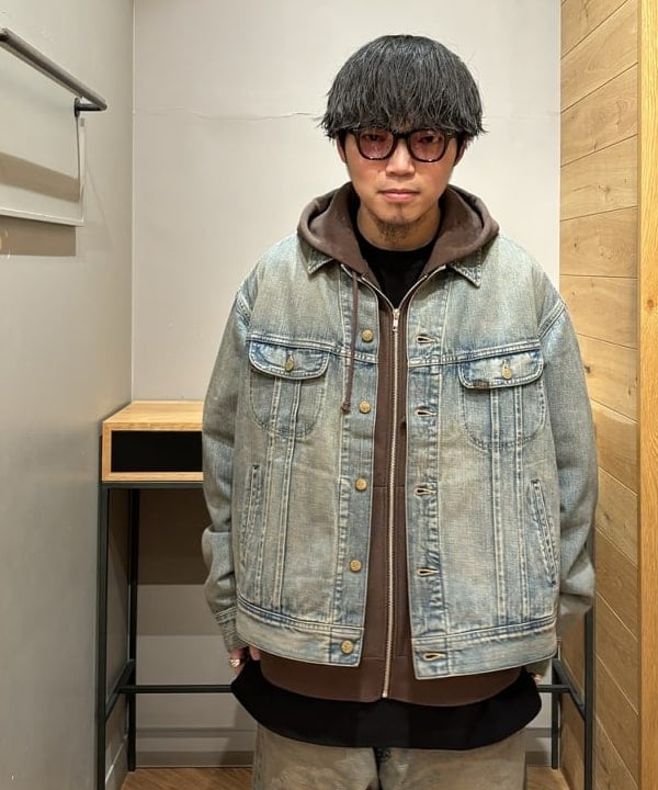 三宅 康平さんの「BEAMS WOMEN｜【別注】Lee / WIDE FADE BAGGY JEANS」を使ったコーディネート
