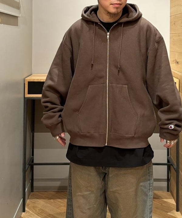 三宅 康平さんの「BEAMS WOMEN｜【別注】Lee / WIDE FADE BAGGY JEANS」を使ったコーディネート