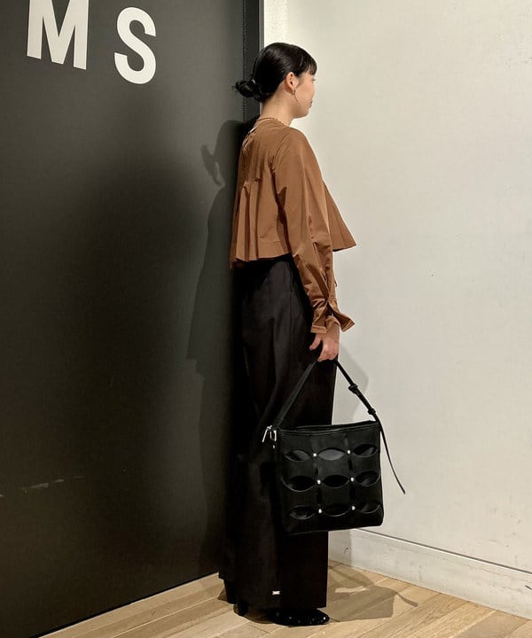 早川 萌子さんの「BEAMS WOMEN｜RBS / タフタ タック ブラウス」を使ったコーディネート