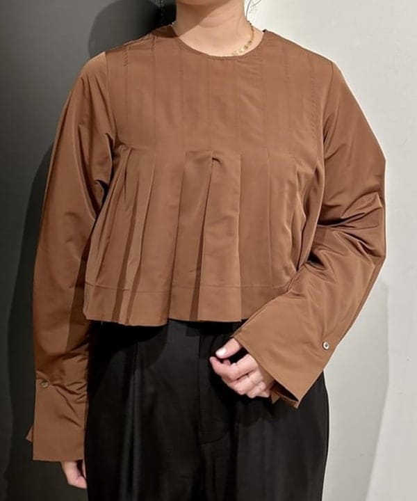 早川 萌子さんの「BEAMS WOMEN｜RBS / タフタ タック ブラウス」を使ったコーディネート
