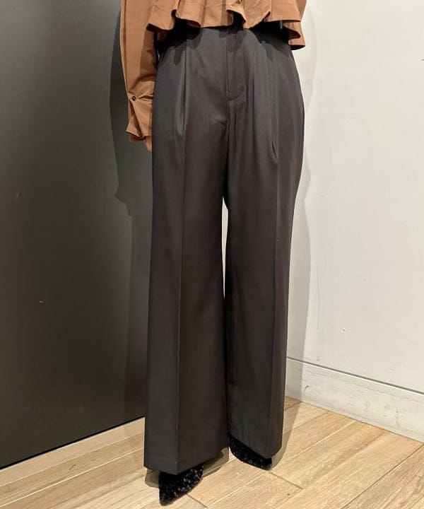 早川 萌子さんの「BEAMS WOMEN｜RBS / タフタ タック ブラウス」を使ったコーディネート