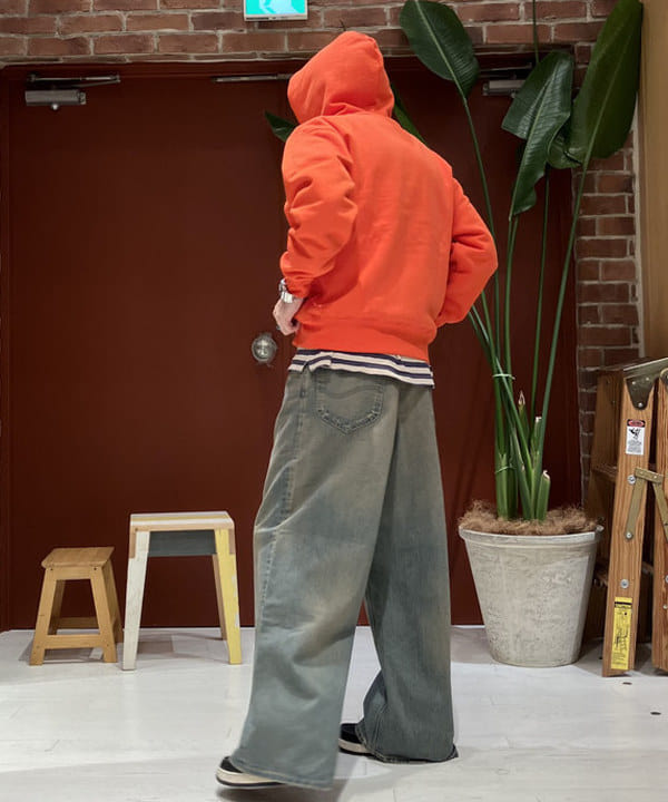 ディクソン 太陽さんの「BEAMS WOMEN｜【別注】Lee / WIDE FADE BAGGY JEANS」を使ったコーディネート