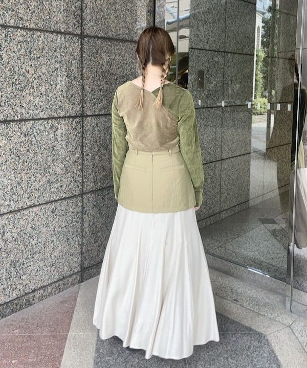 田中 里実さんの「BEAMS WOMEN｜RBS / ビッグ ポケット レイヤード スカート」を使ったコーディネート