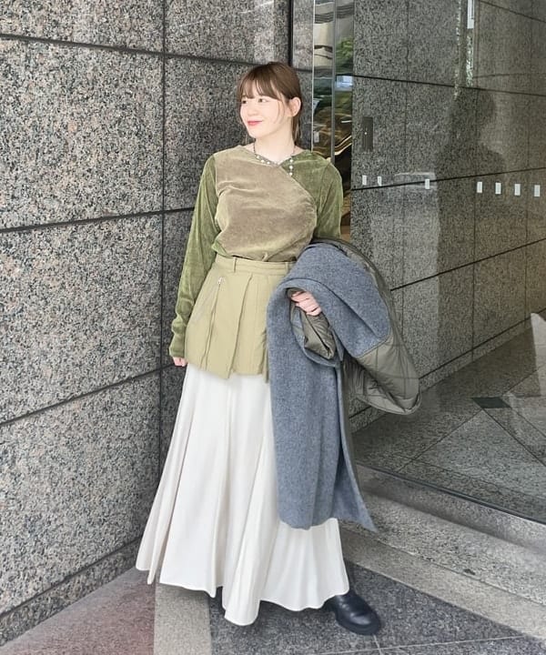 田中 里実さんの「BEAMS WOMEN｜RBS / ビッグ ポケット レイヤード スカート」を使ったコーディネート