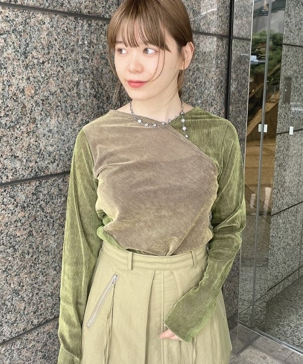田中 里実さんの「BEAMS WOMEN｜RBS / ビッグ ポケット レイヤード スカート」を使ったコーディネート