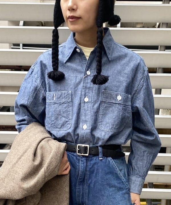 オカモト ミサキさんの「BEAMS WOMEN｜BUZZ RICKSON'S / 別注 シャンブレー ロングスリーブ シャツ」を使ったコーディネート
