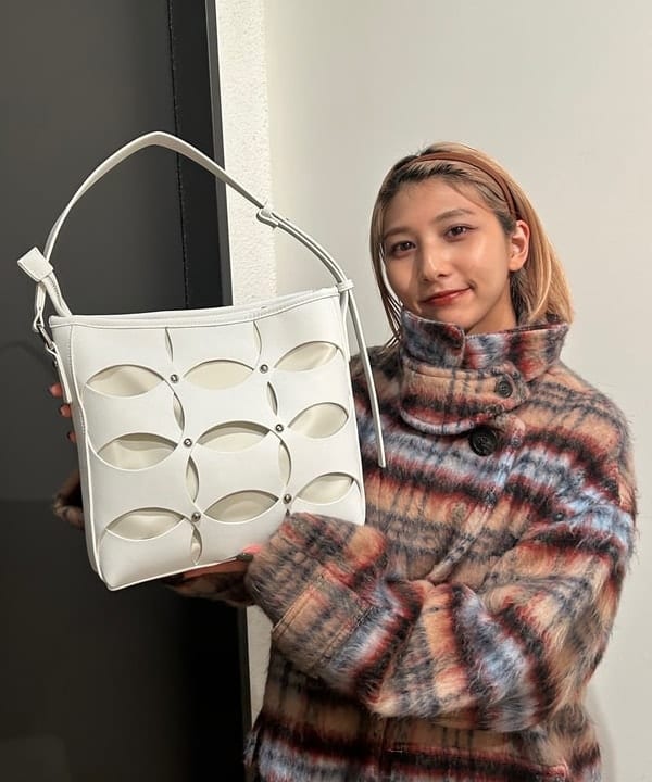 佐藤 亜美さんの「BEAMS WOMEN｜RBS / サイド タック パンツ」を使ったコーディネート