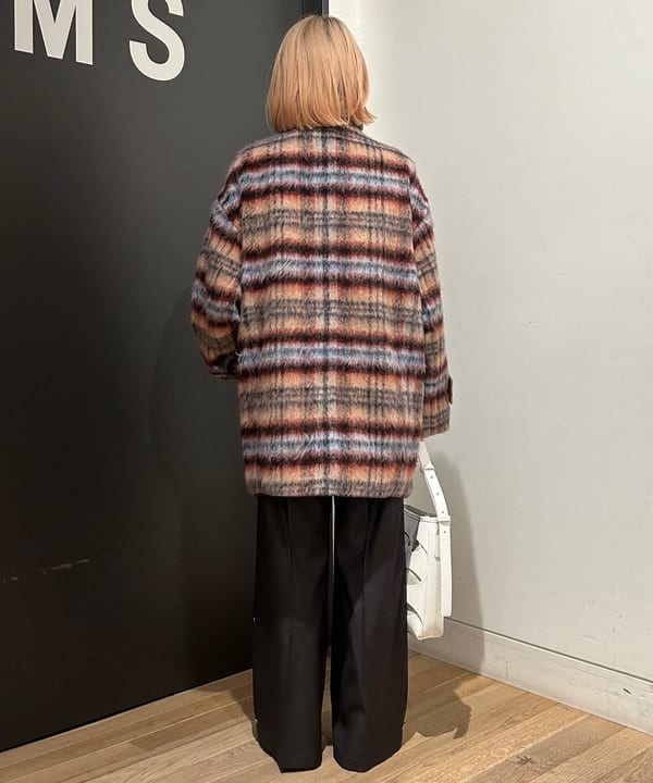 佐藤 亜美さんの「BEAMS WOMEN｜RBS / サイド タック パンツ」を使ったコーディネート