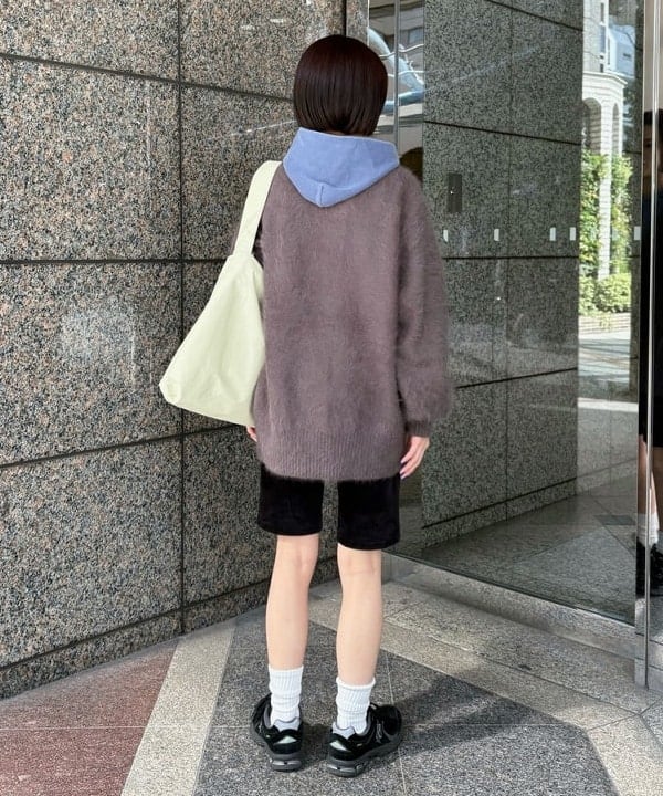 吉田 花さんの「BEAMS WOMEN｜カット コーデュロイ バイカー ショーツ」を使ったコーディネート