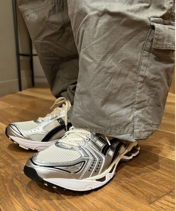三宅 康平さんの「BEAMS WOMEN｜ASICS / GEL-KAYANO 14 CB」を使ったコーディネート
