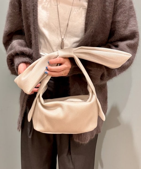 はやしあかねさんの「BEAMS WOMEN｜スパンコール ラメ ビーニー」を使ったコーディネート