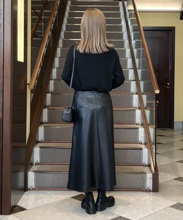 蒲原 捺美さんの「BEAMS WOMEN｜フラッフィ ボートネック プルオーバー」を使ったコーディネート