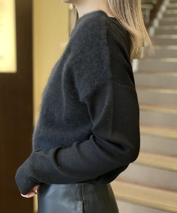 蒲原 捺美さんの「BEAMS WOMEN｜フラッフィ ボートネック プルオーバー」を使ったコーディネート