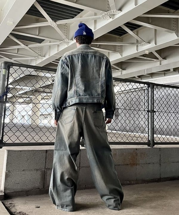 NADEL ナデールさんの「BEAMS WOMEN｜【別注】Lee / WIDE FADE BAGGY JEANS」を使ったコーディネート