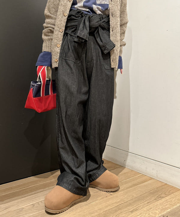 安藤 菜央さんの「BEAMS WOMEN｜L.L.Bean × BEAMS PLUS ＆ BEAMS BOY / Deep Bottom Deluxe Boat and Tote Mini」を使ったコーディネート