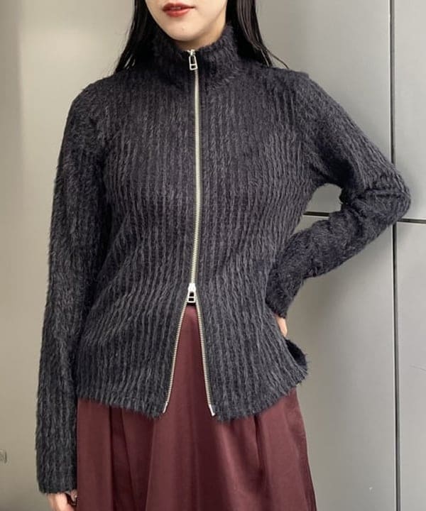 マツド ユメカさんの「BEAMS WOMEN｜カウヘアー ミニ バッグ」を使ったコーディネート