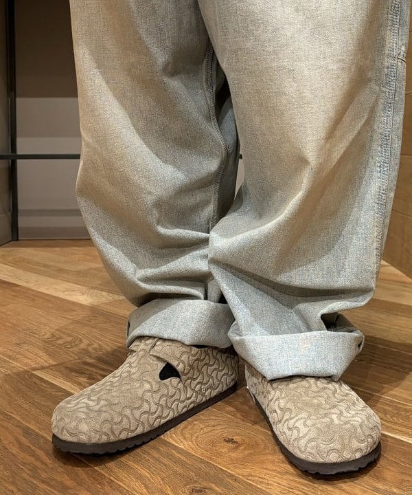 三宅 康平さんの「BEAMS WOMEN｜【別注】BIRKENSTOCK / LONDON BONE PATTERN」を使ったコーディネート