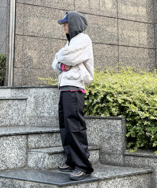 菊田 悠さんの「BEAMS WOMEN｜【別注】Dickies / ワイド チノ パンツ」を使ったコーディネート