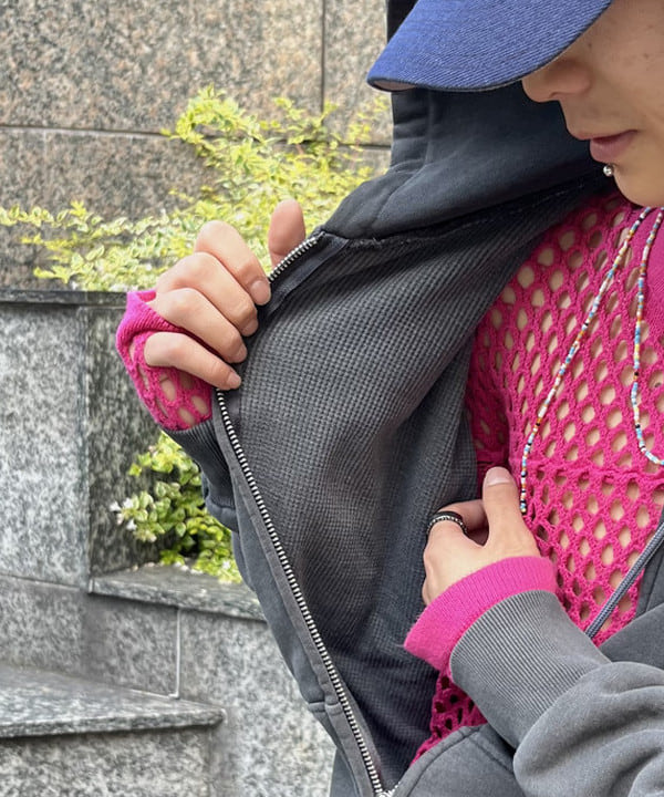 菊田 悠さんの「BEAMS WOMEN｜【別注】Dickies / ワイド チノ パンツ」を使ったコーディネート