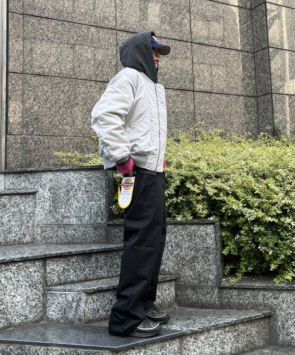 菊田 悠さんの「BEAMS WOMEN｜【別注】Dickies / ワイド チノ パンツ」を使ったコーディネート