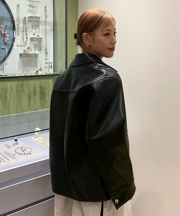 れいなさんの「BEAMS WOMEN｜▲Dr.Martens / 1B60 BEX 20 ホール ブーツ」を使ったコーディネート